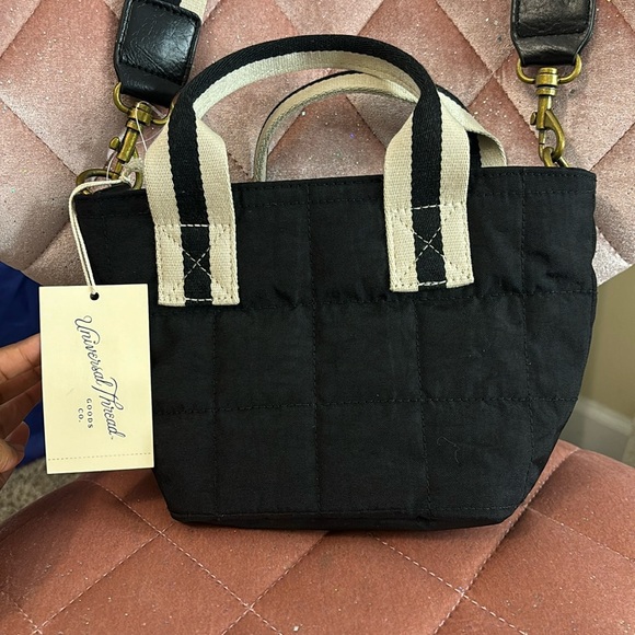 Universal Thread Handbags - Universal Thread Small Black Crossbody